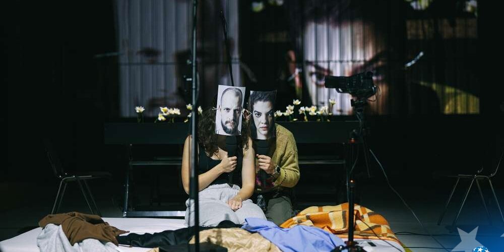 1_cover_razpoka_2000x1250px_foto-peter-giodani_924